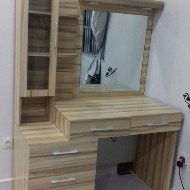 Chest With Mirror 04