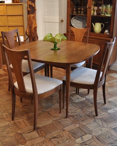 4-Seater Mahogany Round Dining