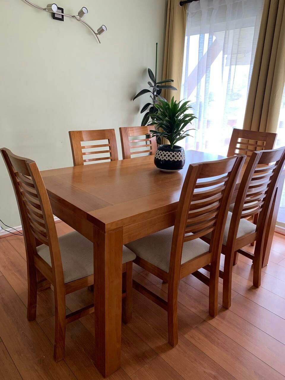 Back-In-The-Days 6-Seater Dining