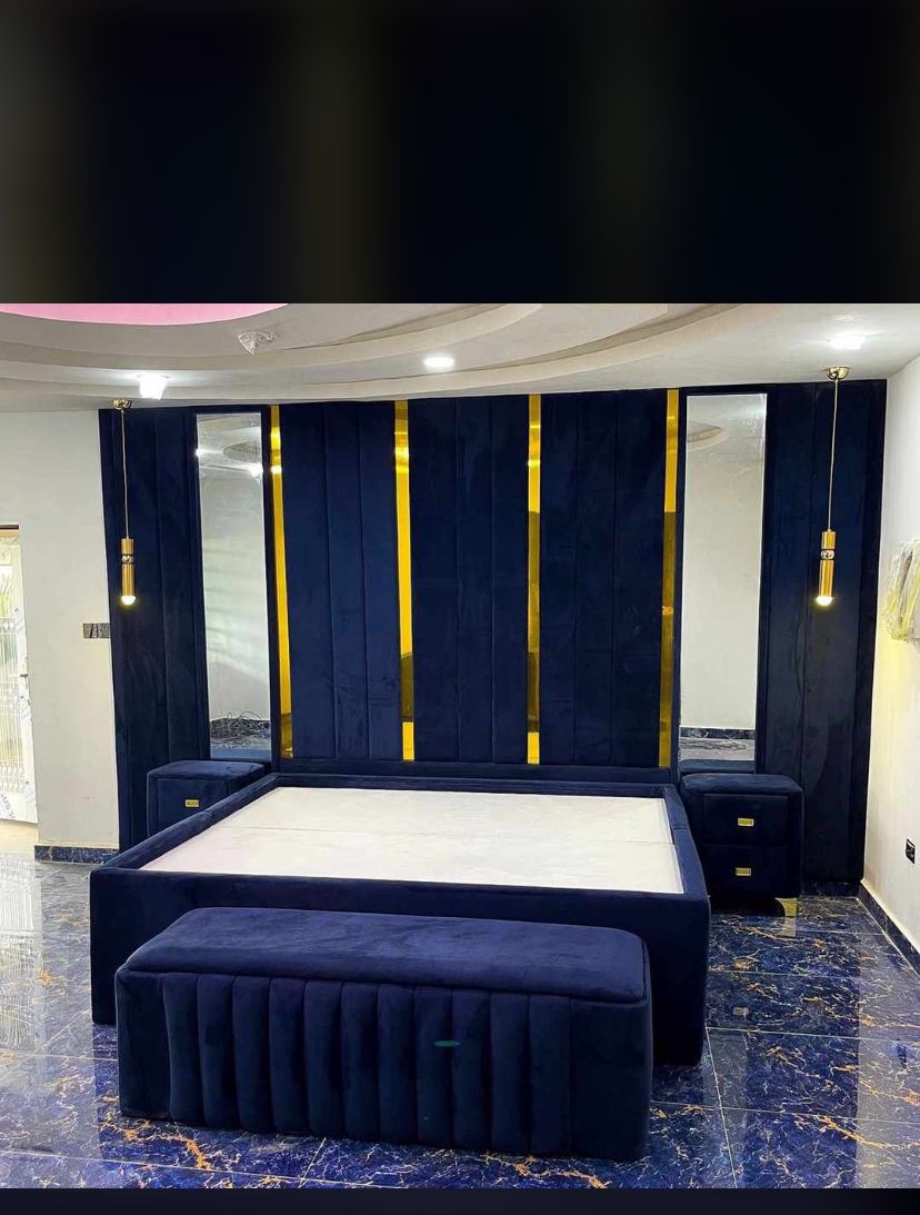 Blue and gold roof level