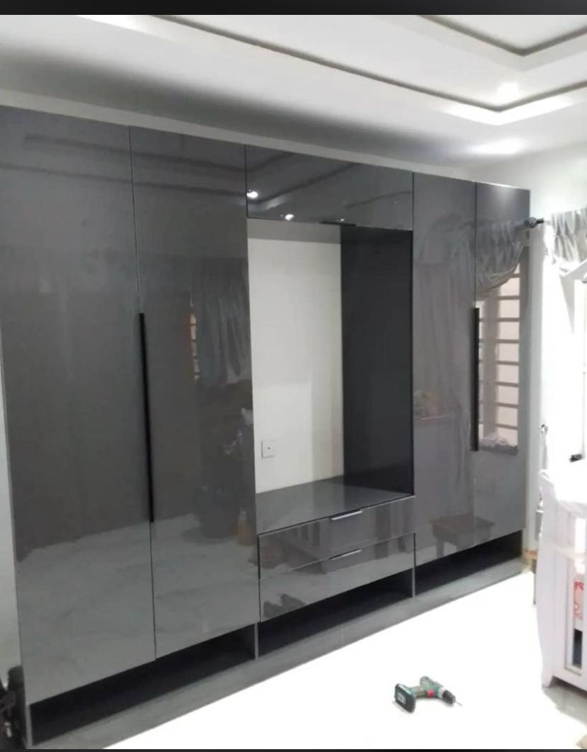 Dark gray glossy 10 by 8ft